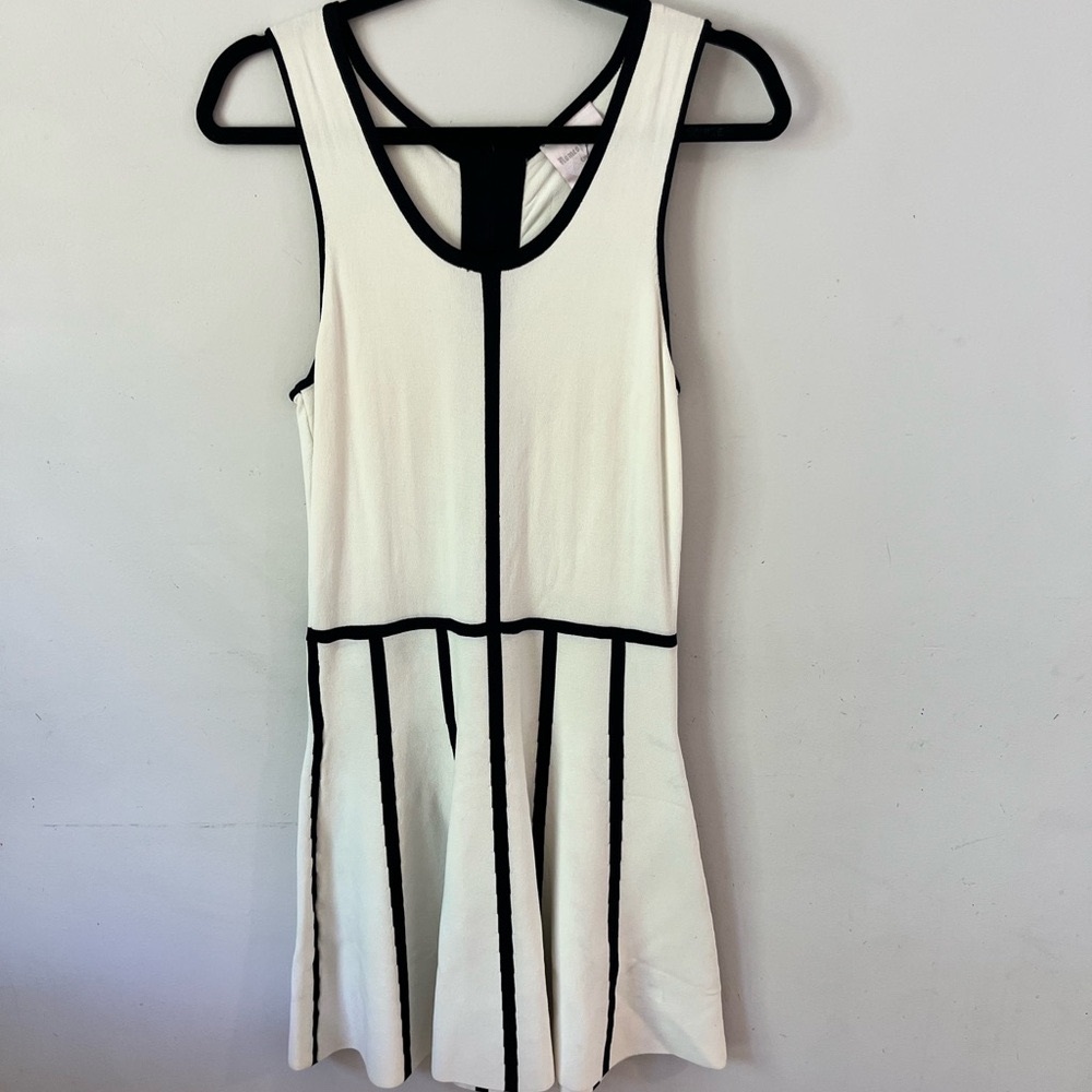 Romeo & Juliet Couture Black & White Pleated Mini Dress